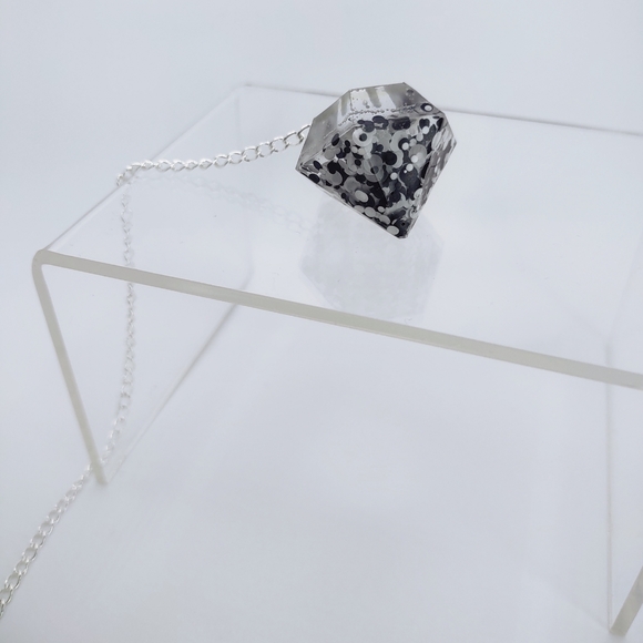 Classic Black and white dotted clear top handcrafted dowsing pendulum - Picture 9 of 11